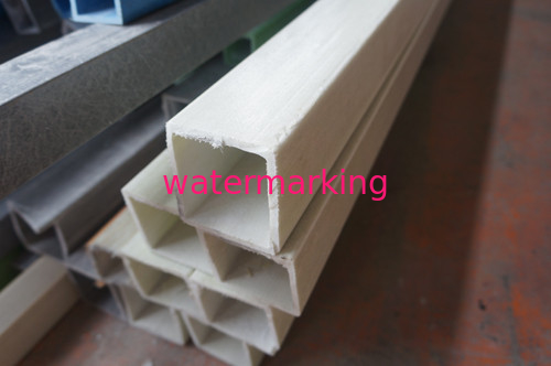 Compostos plásticos do reforço do vidro de fibra de Pultruded do tubo do quadrado de FRP 30*30mm