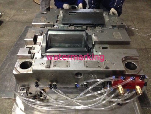 Molde frio da peça de automóvel da modelação por injecção do corredor